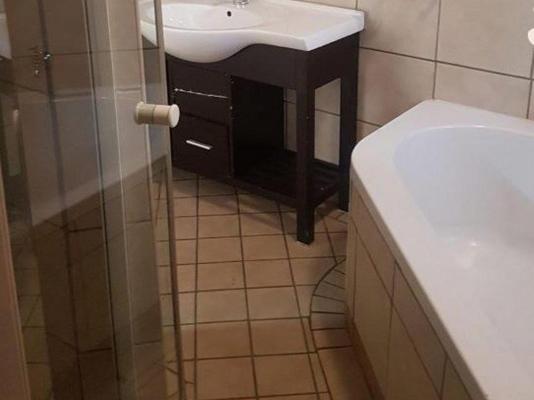 Room image 4