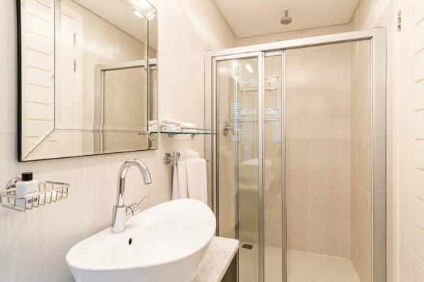Room image 25