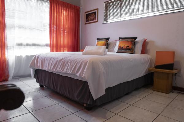 Lyronne Guesthouse Shuttle and Tours - 152349