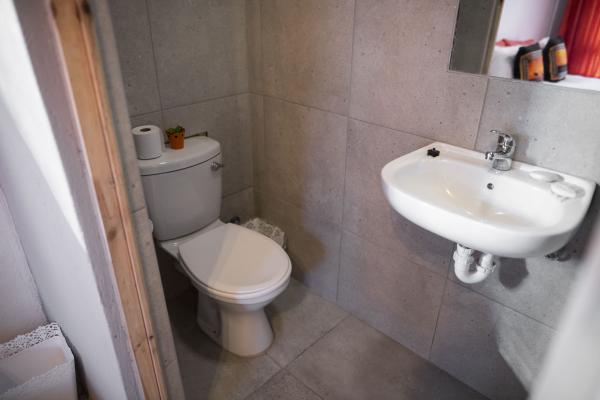 Lyronne Guesthouse Shuttle and Tours - 152351