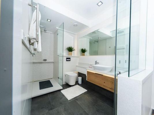 Room image 18