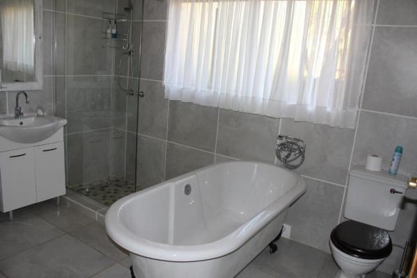 Room image 14