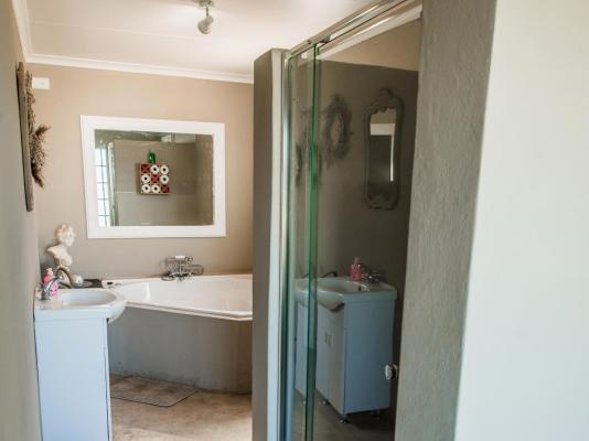 Room image 2