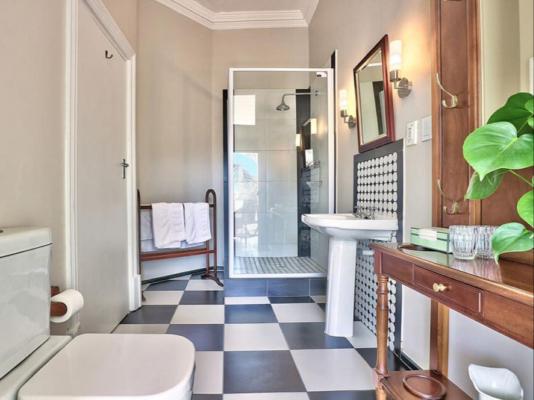 Room image 4
