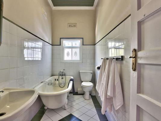 Room image 9