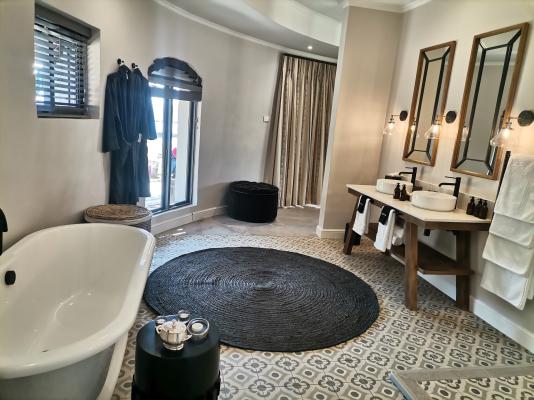 Room image 3