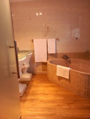 Room image 16