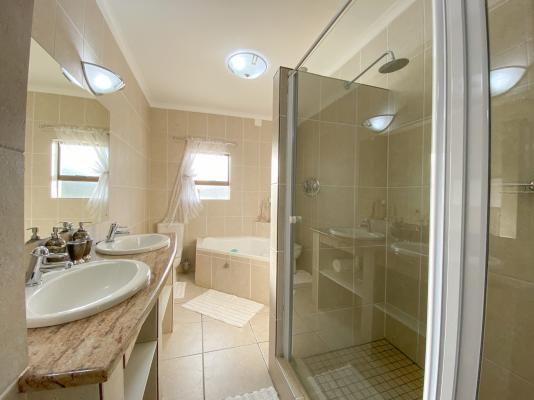 Room image 4