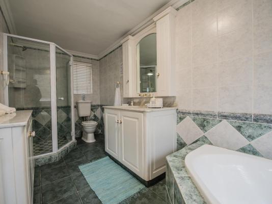 Room image 4