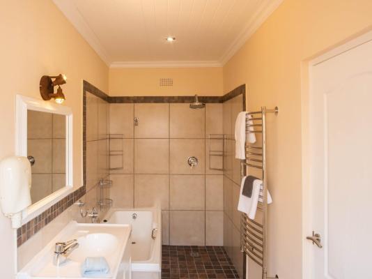 Room image 3