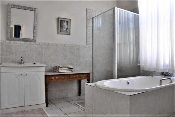Zonnenstrahl Guesthouse & Caravan Park - 165412
