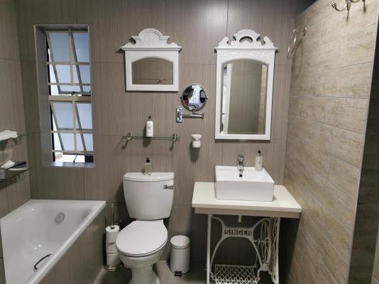 Room image 4