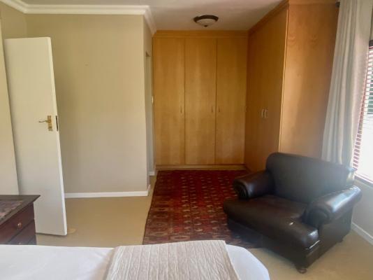 Room image 4