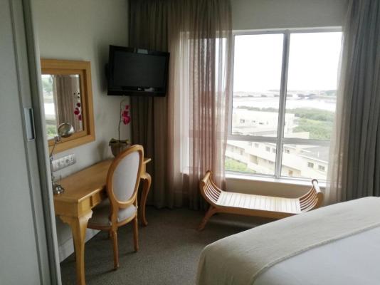 Room image 3