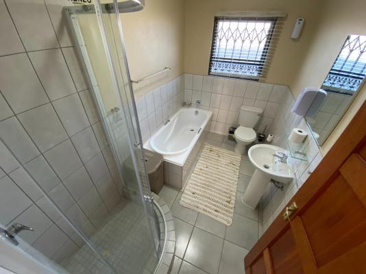Room image 4