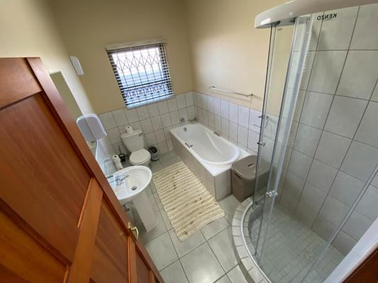 Room image 4