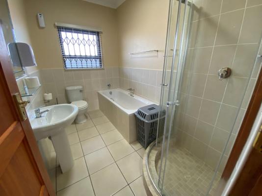 Room image 4