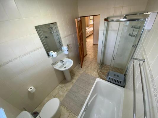 Room image 4