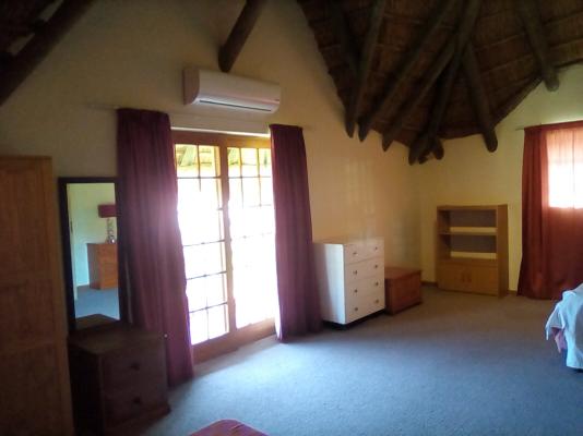 Room image 11