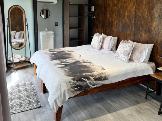 Room image 4