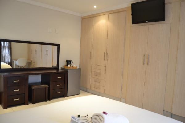 Room image 3