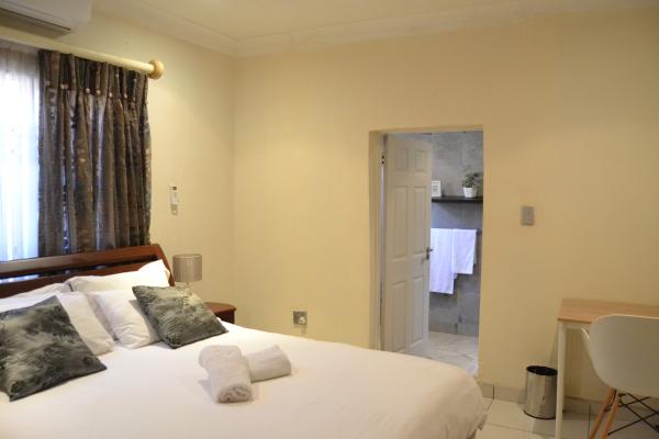 Room image 12