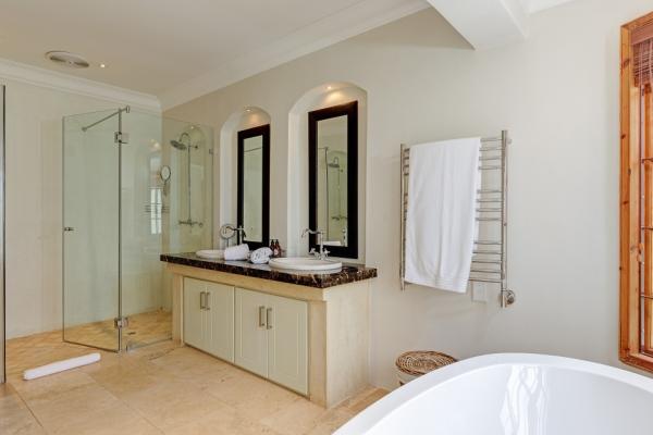 Room image 4