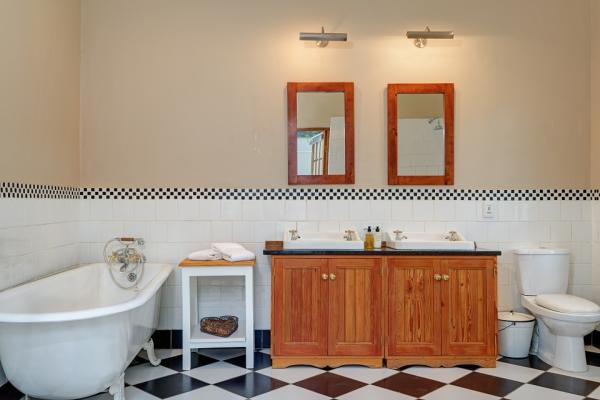 Room image 6