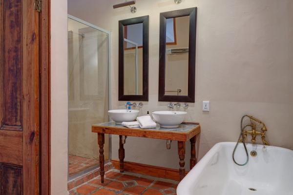 Room image 11