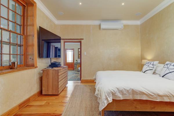 Room image 15
