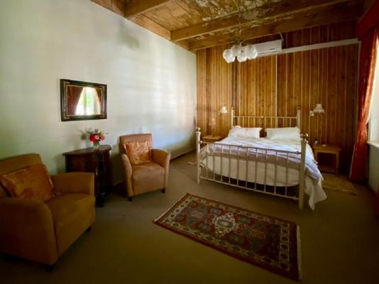 Room image 3