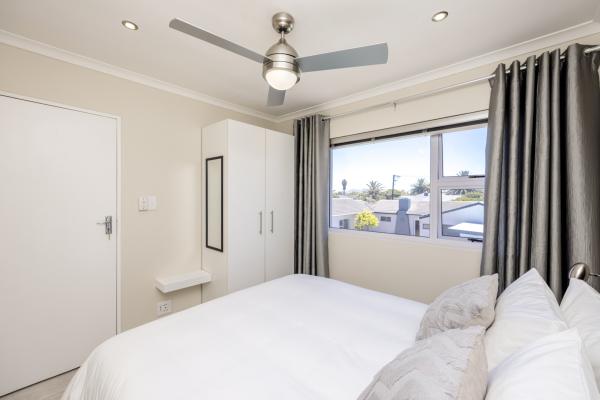 Room image 4
