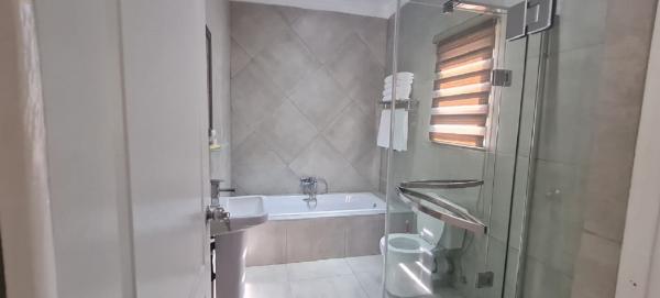 Benoni N12 Hotel - 171111