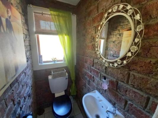 Room image 3