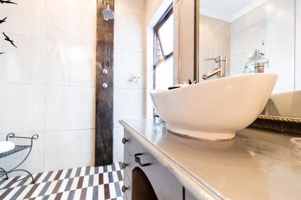 Superior King/Twin Room En-suite Bathroom (R3