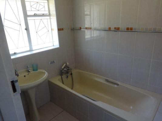 Room image 12