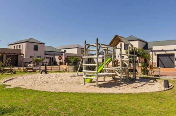 Carnoustie Drive - 176230