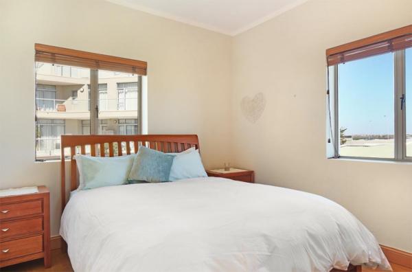 Dolphin Beach E5 - 176446