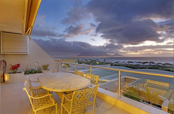 Dolphin Beach H106 - 176453