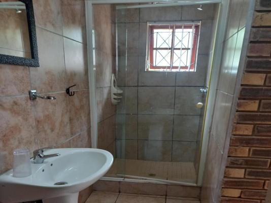Room image 3