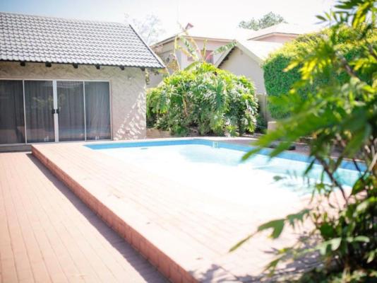 Lushof Guesthouse - 181827