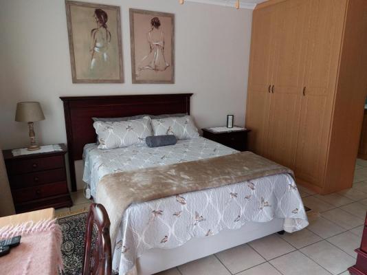 Lushof Guesthouse - 181829