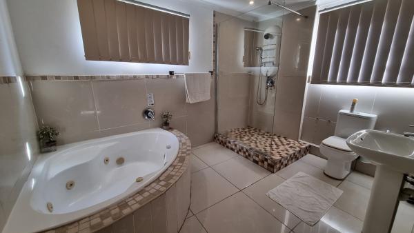 Room image 7