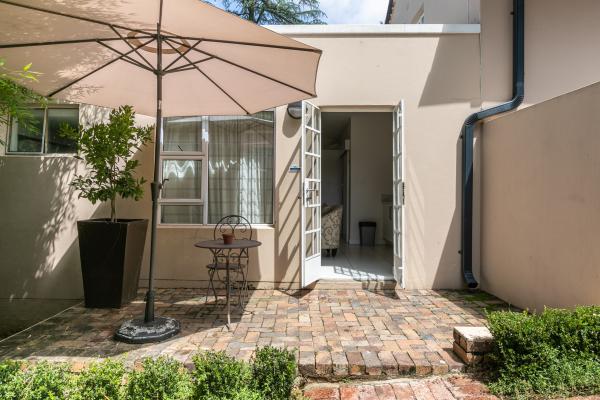 Emmarentia Guest House - Studio room outside area