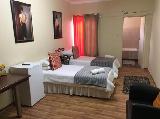 Room image 3