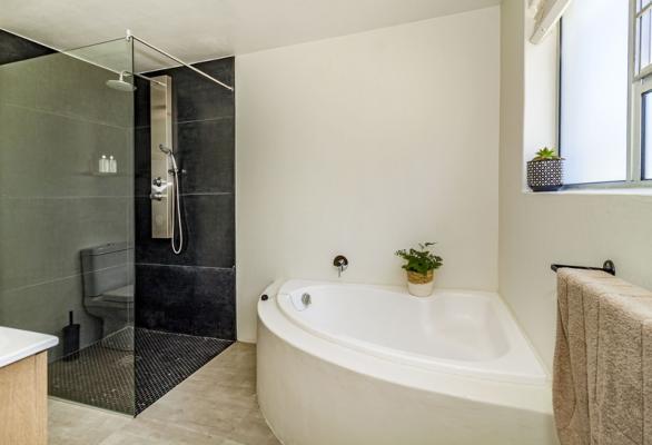 Room image 2