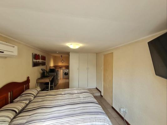 Room image 3