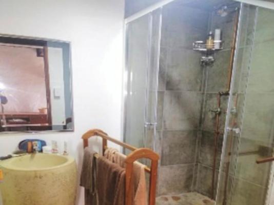 Room image 4