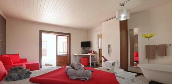 Room image 3
