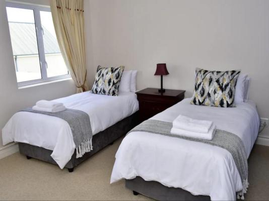 Room image 4